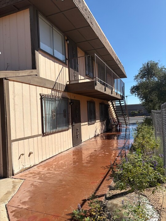 1835 N Bruce St, Unit 4 in North Las Vegas, NV - Building Photo