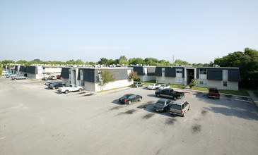 South Point Apartments in San Antonio, TX - Building Photo - Building Photo