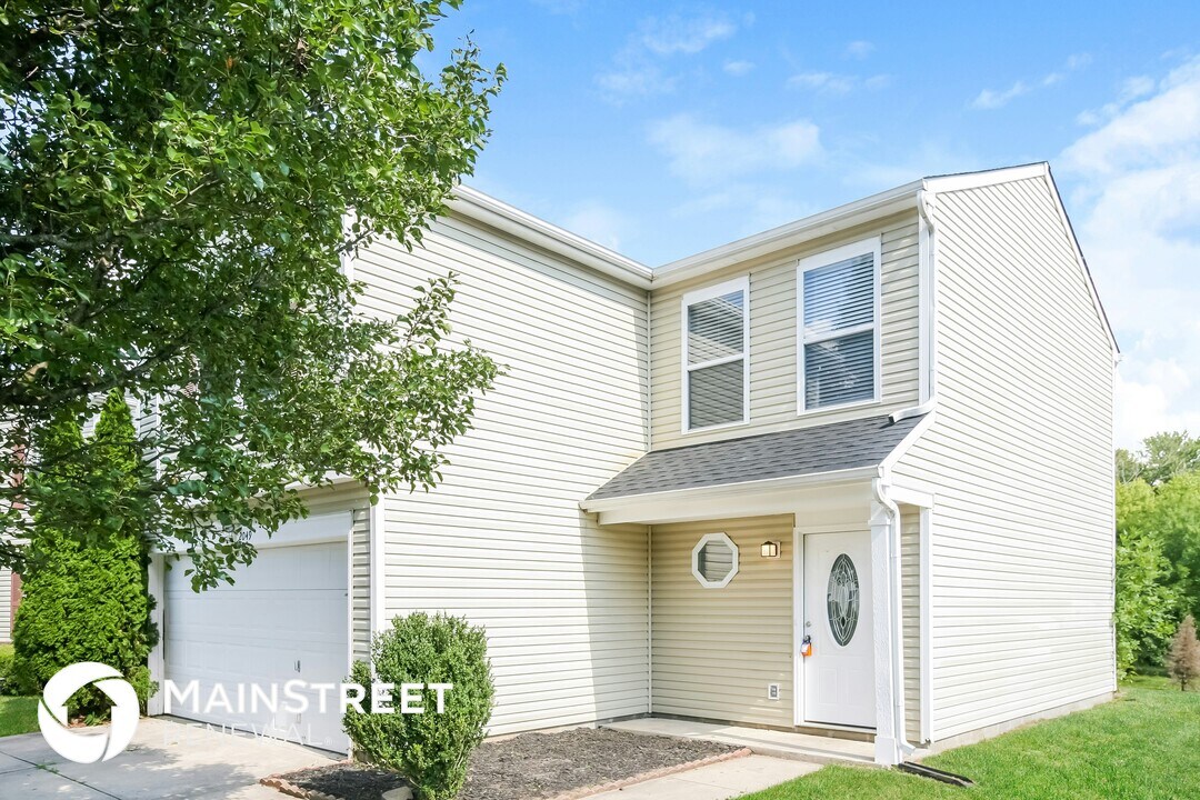 2049 Orchid Bloom Ln in Indianapolis, IN - Building Photo