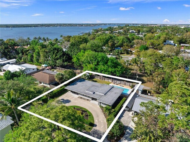 property at 530 S Manor Dr