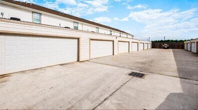11905 Algonquin Dr in Houston, TX - Building Photo - Building Photo