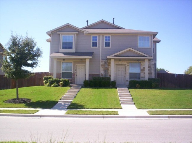 13704 Harris Ridge Blvd in Pflugerville, TX - Foto de edificio - Building Photo