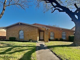 3839 Casa Del Sol Ln, Unit 01-L450000 in Dallas, TX - Building Photo