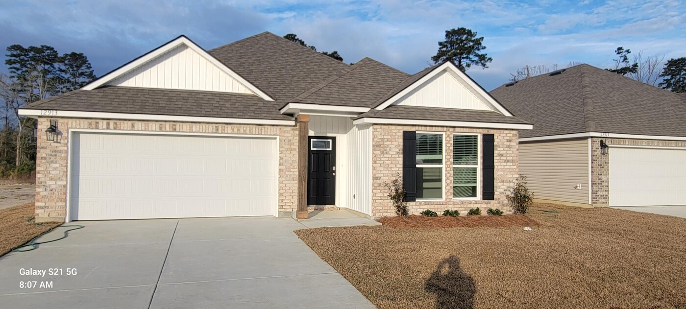 622 Aleppo Ln in Zachary, LA - Building Photo