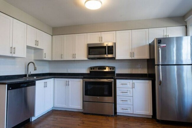 109 Spadina Ave in Hamilton, ON - Building Photo - Building Photo