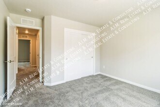 284 Caspian Ct in Waukee, IA - Building Photo - Building Photo