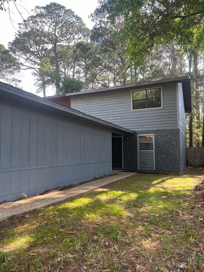 44 5th St in Shalimar, FL - Building Photo - Building Photo