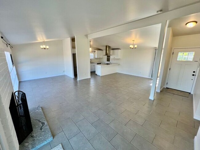 2450 Bartel St in San Diego, CA - Building Photo - Building Photo