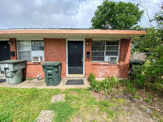 417 6th St-Unit -4 in Lake Charles, LA - Building Photo - Building Photo