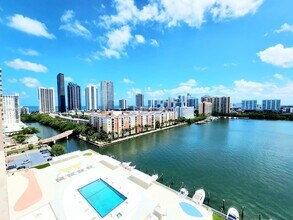 250 174th St, Unit 1618 in Sunny Isles Beach, FL - Building Photo - Building Photo