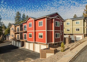 2054 NW Monterey Pines Dr in Bend, OR - Building Photo