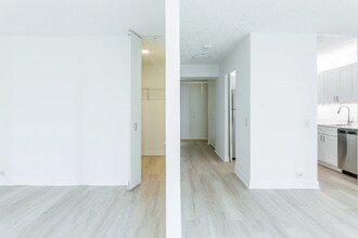 211 E Wacker Dr in Chicago, IL - Building Photo - Building Photo