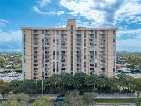 2350 NE 135th St, Unit 614 in North Miami, FL - Building Photo