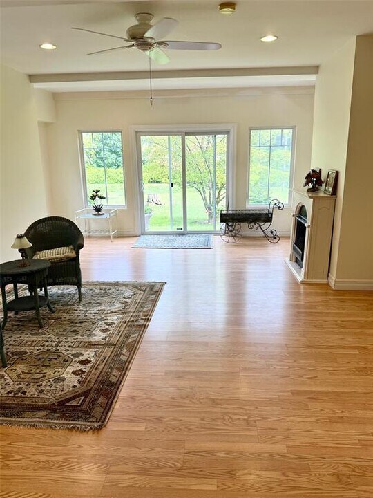 21 Murray Dr in Chester, NY - Building Photo
