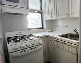 159 E 55th St in New York, NY - Building Photo - Building Photo