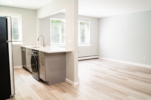 New Country Club Estates in New Britain, CT - Building Photo