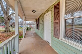64 Burton St in Belmont, NC - Building Photo - Building Photo
