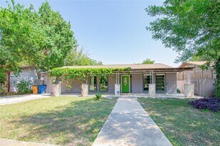 2524 Berkett Dr in Austin, TX - Building Photo