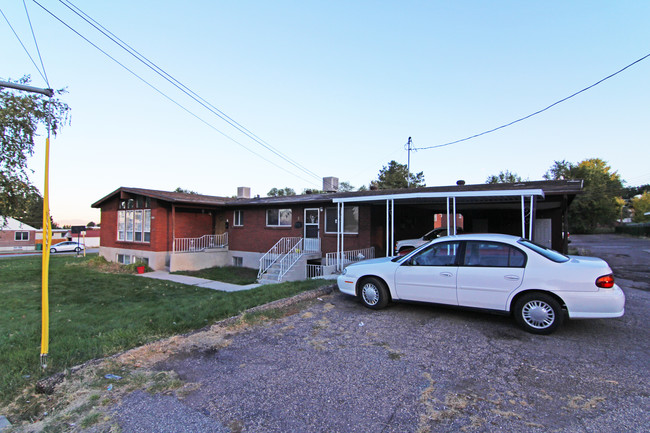 2268 W 5600 S in Roy, UT - Foto de edificio - Building Photo