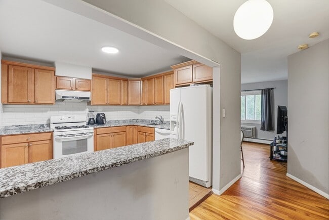 8884 Steven Dr in Des Plaines, IL - Building Photo - Building Photo