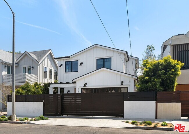 1086 Marco Pl in Los Angeles, CA - Building Photo - Building Photo