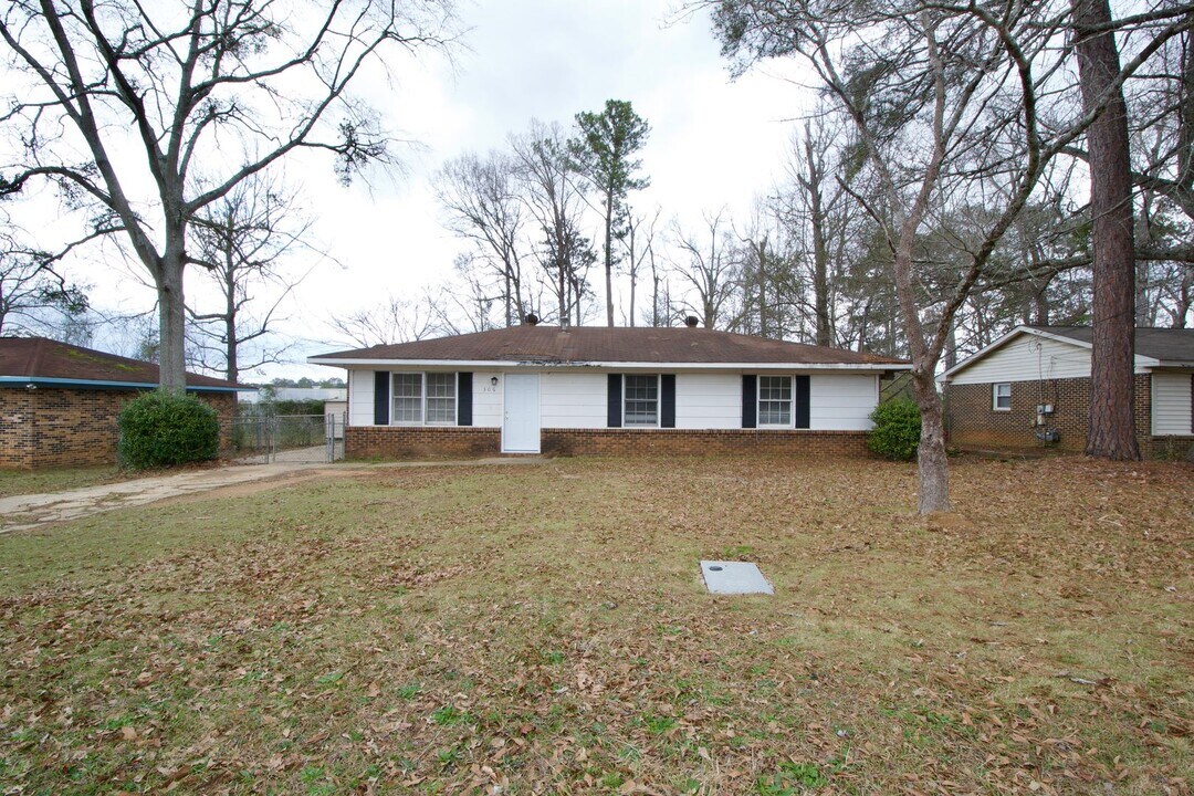 306 Wittel Ave in Opelika, AL - Building Photo