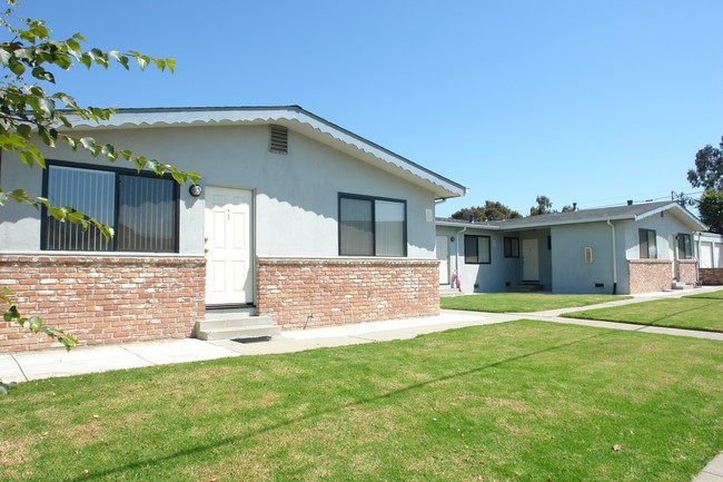 11299 Geil St in Castroville, CA - Foto de edificio - Building Photo