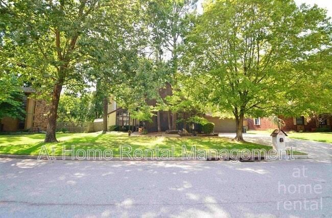 8316 S Pittsburg Ave in Tulsa, OK - Building Photo - Building Photo