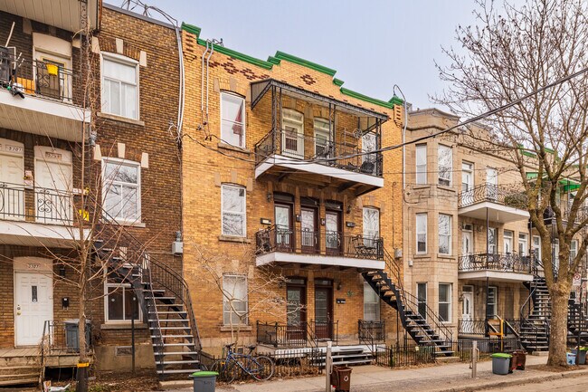 5287-5297 4E Av in Montréal, QC - Building Photo - Primary Photo