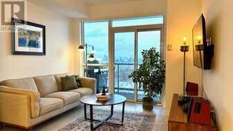 501 St Clair Ave W in Toronto, ON - Building Photo