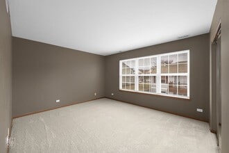 2843 Falling Waters Dr in Lindenhurst, IL - Building Photo - Building Photo