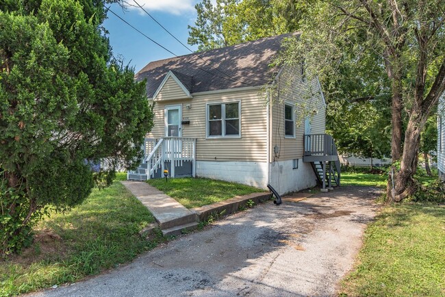 6325 Jefferson Ave in Berkeley, MO - Building Photo - Building Photo