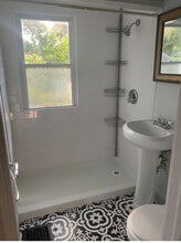 608 E Bernhard Ave, Unit Lower in Hazel Park, MI - Building Photo - Building Photo