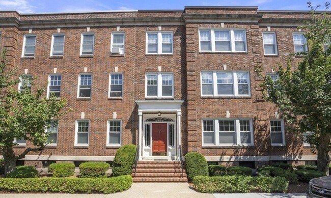 18 Alton Ct, Unit 1 in Brookline, MA - Building Photo - Building Photo