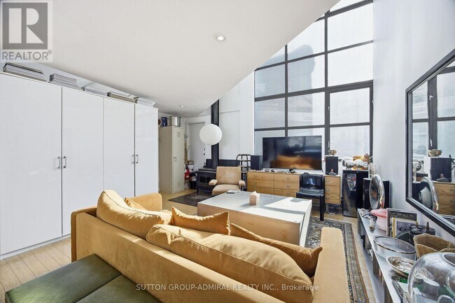 property at 1024 Queen St W