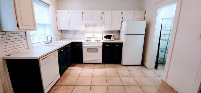 property at 6009 Kingsbury Ave