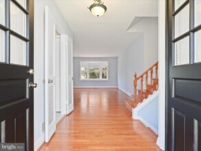 1728 Pine Valley Dr in Vienna, VA - Building Photo - Building Photo