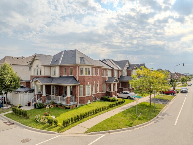 101 Sky Harbour Dr in Brampton, ON - Building Photo - Building Photo