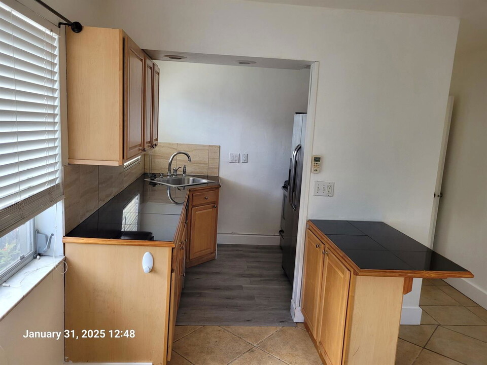 211 NE 16th Ave in Fort Lauderdale, FL - Building Photo