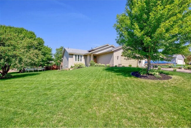 705 Koehnen Dr in Chaska, MN - Building Photo - Building Photo