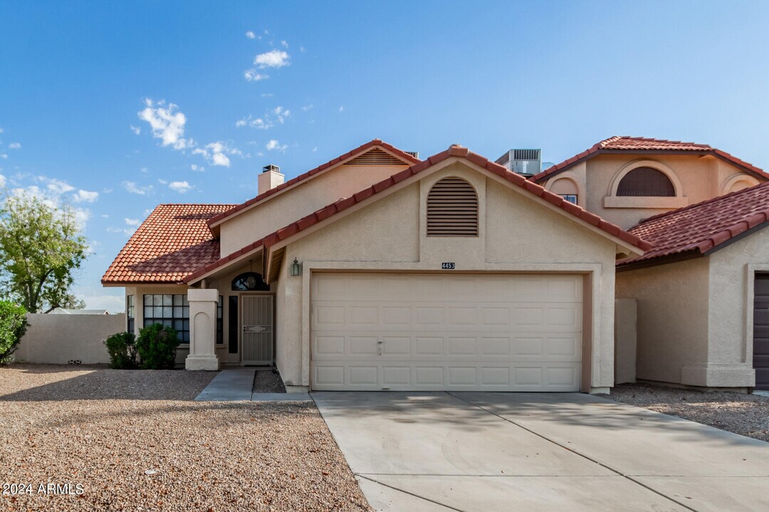 4453 E Wildwood Dr in Phoenix, AZ - Foto de edificio