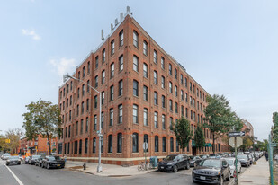 1 Tiffany Pl in Brooklyn, NY - Foto de edificio - Building Photo