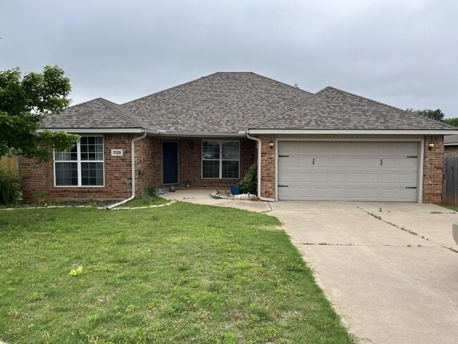 property at 1129 Desiree Pl