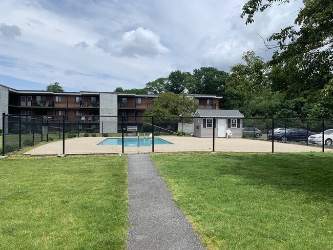 12 Arizona Ter in Arlington, MA - Building Photo - Building Photo