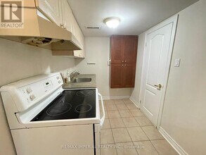 119 Wedgewood Dr in Toronto, ON - Building Photo - Building Photo