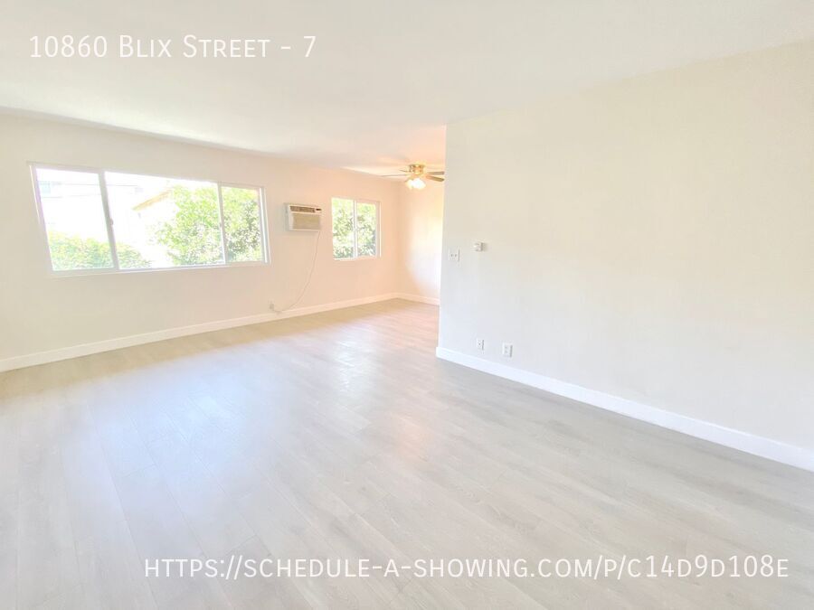 10860 Blix St in Los Angeles, CA - Building Photo