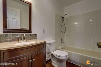 3721 Gardner St in Anchorage, AK - Foto de edificio - Building Photo