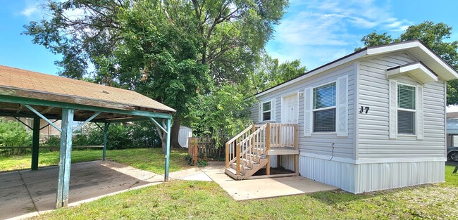 property at 2320 E MacArthur Rd