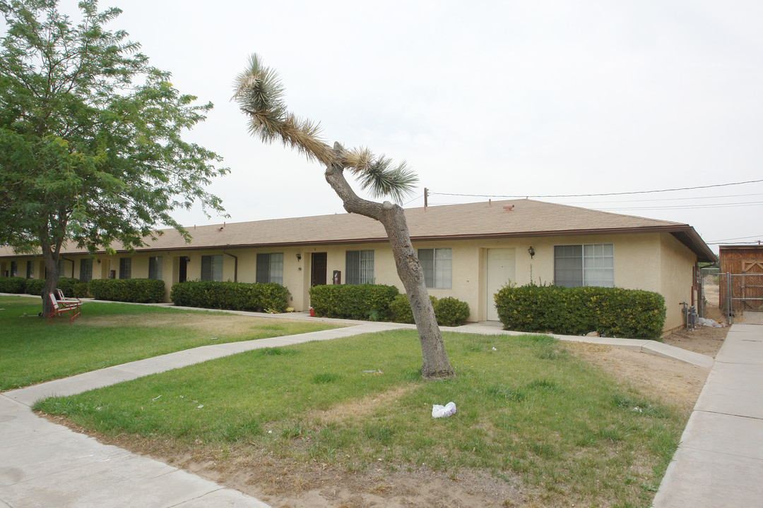 15050 Sequoia Ave in Hesperia, CA - Building Photo