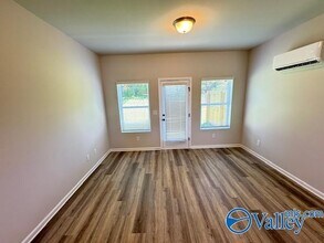 121 Foster Wy Dr in Huntsville, AL - Building Photo - Building Photo